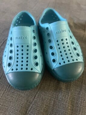 Native Kids Water Shoes in Teal and Blue